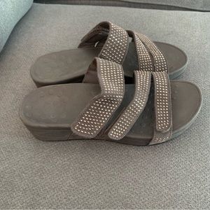 Vionic Pacific Alexis Platform Wedge Sandal Gray with Rhinestones Size 8